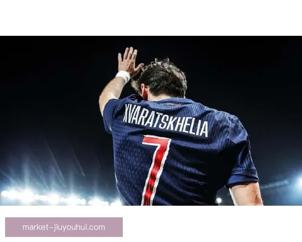 克瓦拉茨赫利亚意甲主场上演远射世界波精彩破门震撼全场